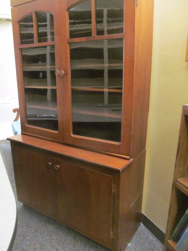 lot 415 image: (hall)hutch