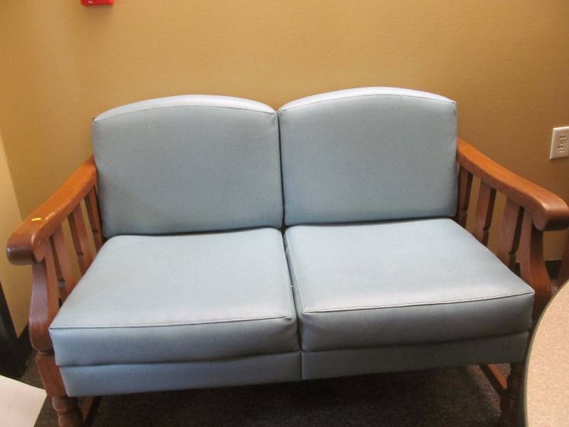 lot 416 image: love seat