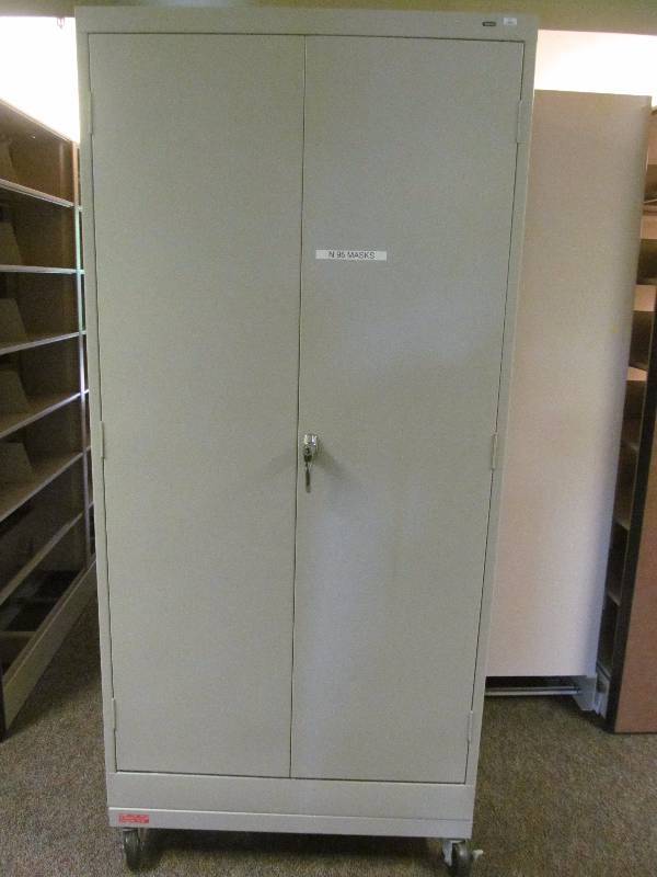 lot 422 image: cabinet