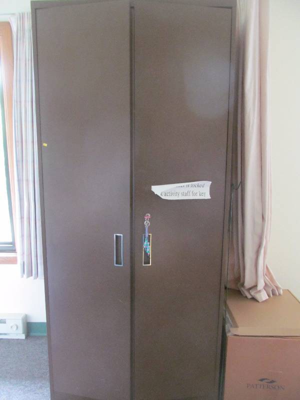lot 435 image: large locker
