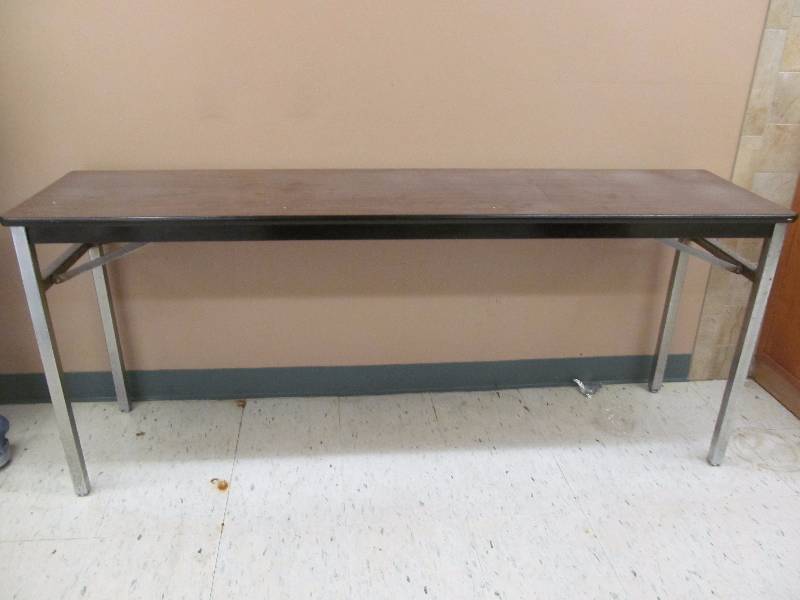 lot 462 image: table