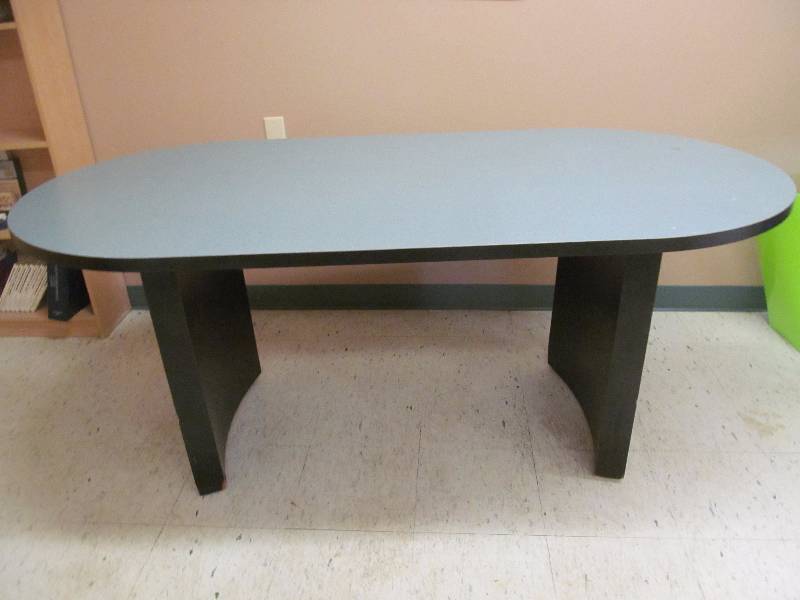 lot 465 image: table