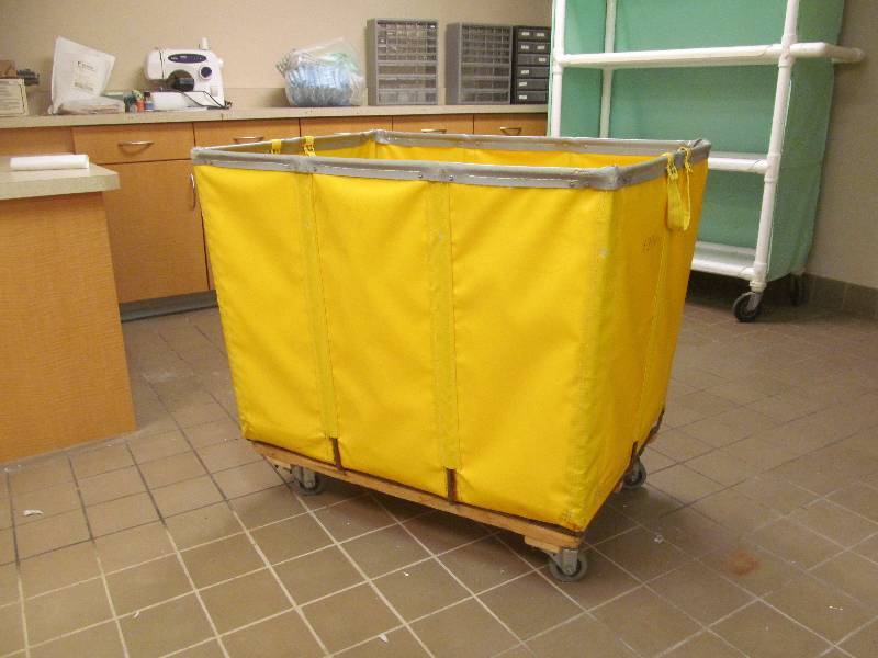 lot 469 image: laundry cart