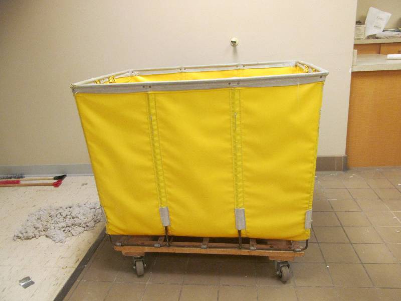 lot 473 image: laundry cart