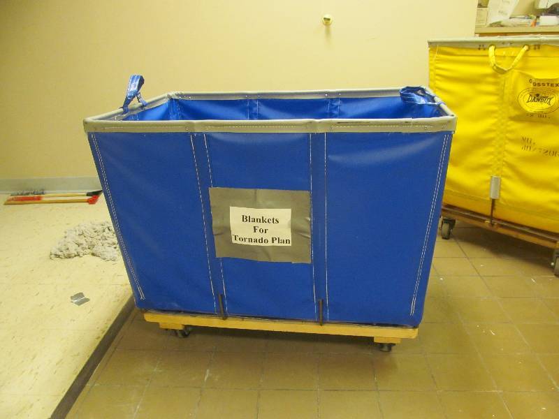 lot 474 image: laundry cart