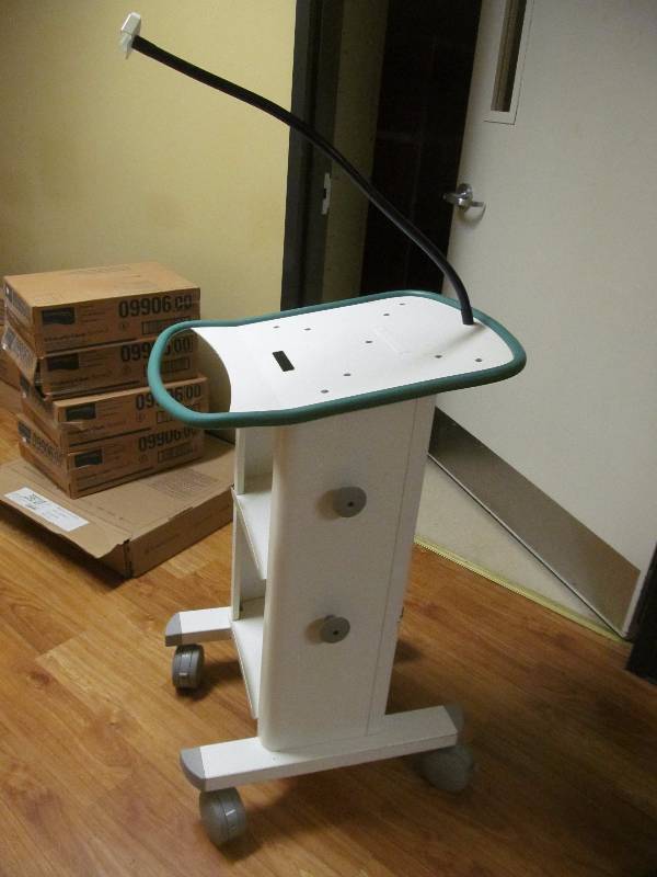 lot 495 image: Welch Allen rolling podium