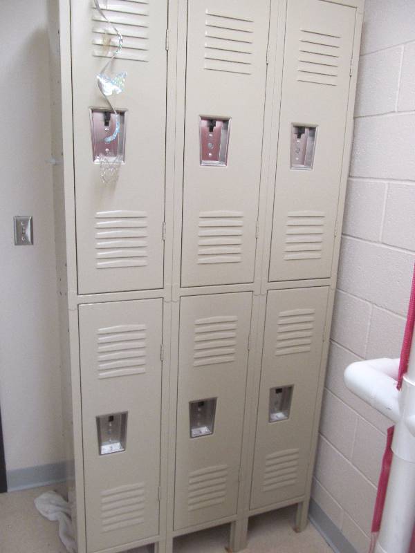 lot 499 image: lockers