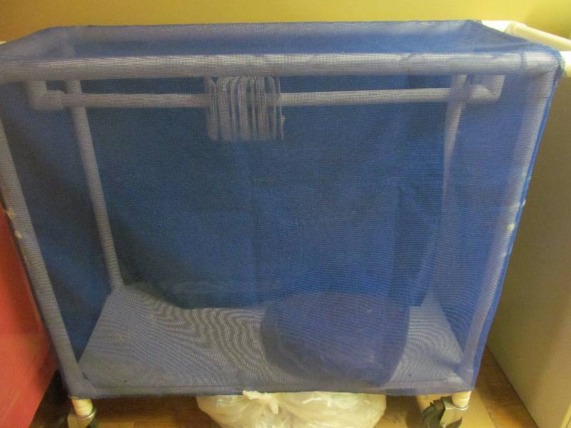 lot 514 image: hanging laundry cart