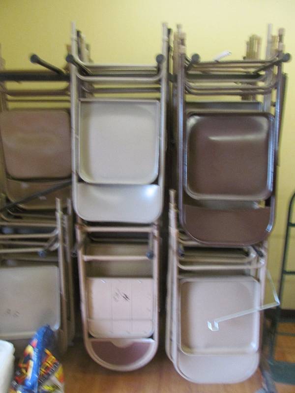 lot 519 image: chair rack with folding chairs