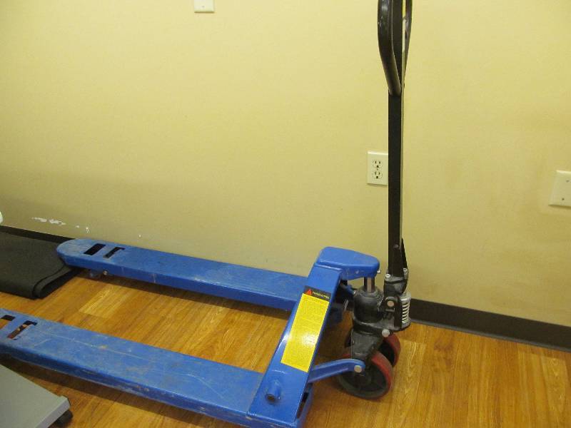 lot 521 image: floor jack