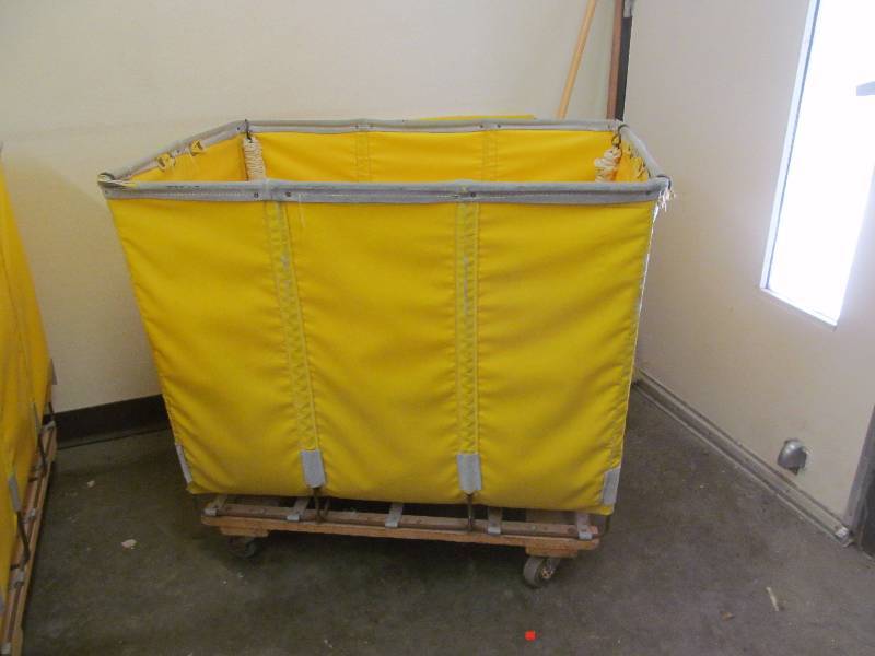 lot 522 image: laundry cart
