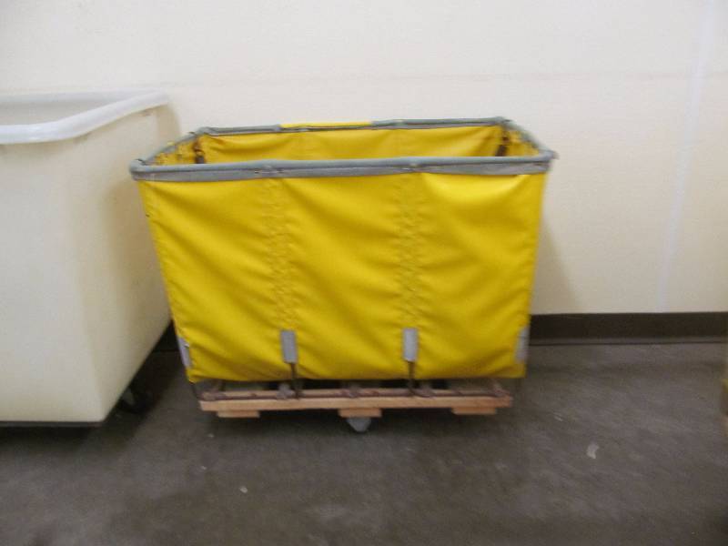 lot 524 image: laundry cart
