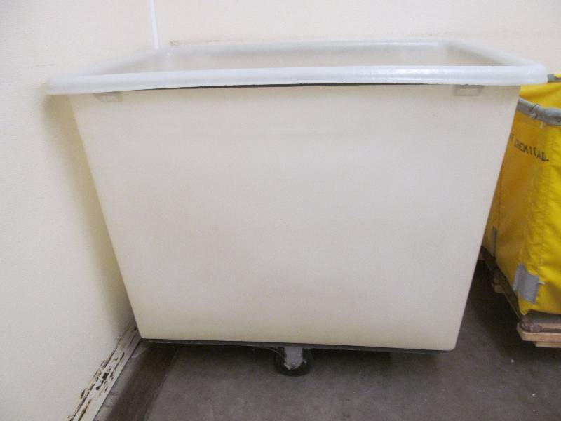 lot 525 image: laundry cart