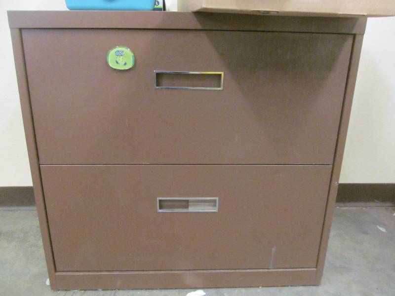 lot 527 image: file cabinet