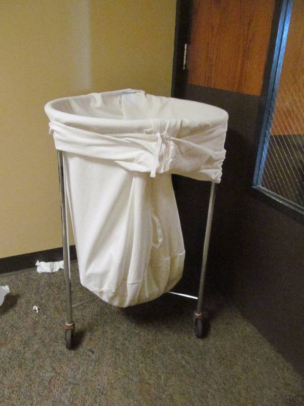 lot 540 image: laundry cart