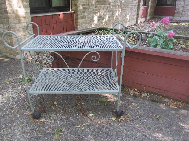 lot 548 image: wire garden cart