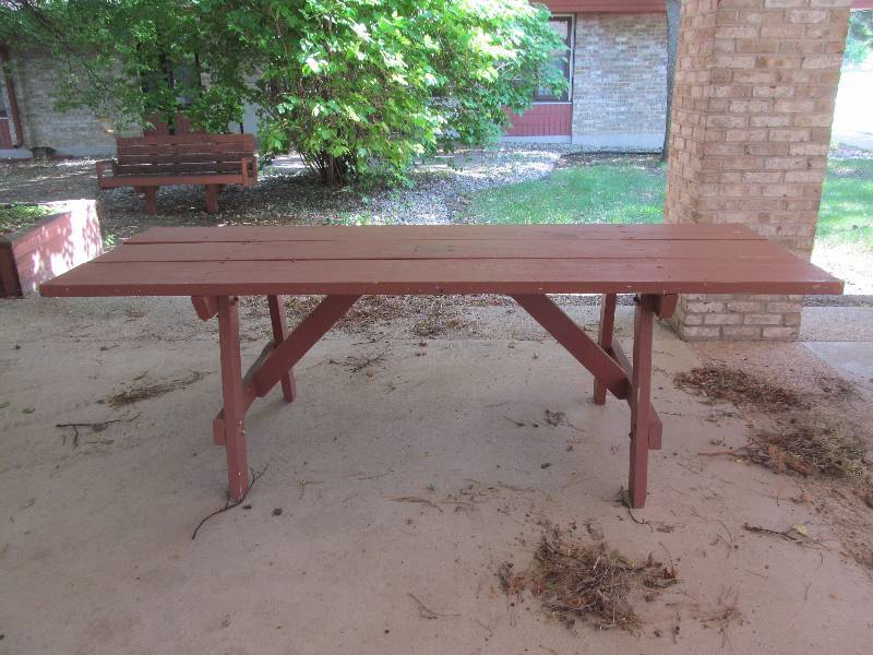 lot 554 image: wood tables