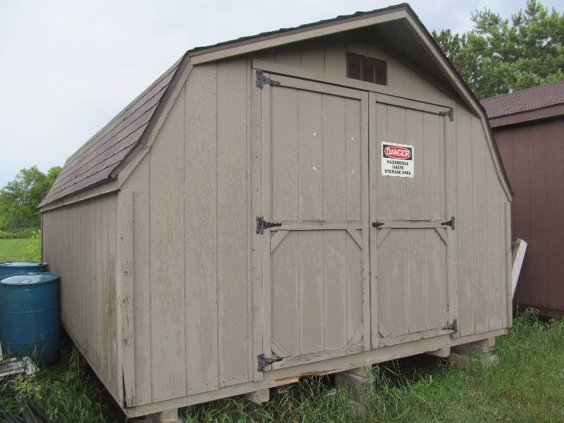 lot 561 image: Hip roof shed