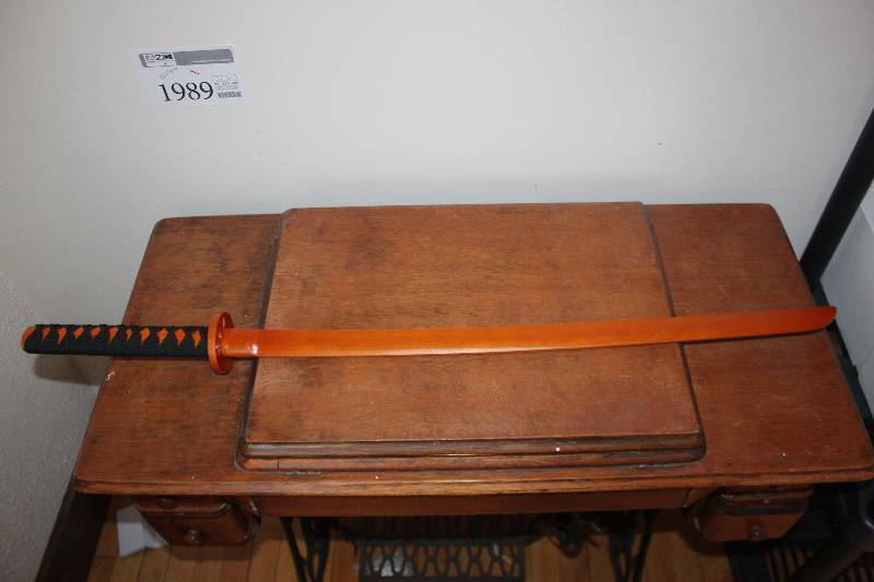 lot 1924 image: Natural Solid Oak Practice Sword - Wooden Blade Training KatanaBokkenKendo w Wood Case