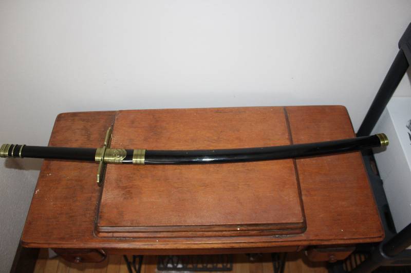 lot 1920 image: -SERAPH OF THE END GUREN ICHINOSE CARBON STEEL REPLICA RED STRIPED KATANA SWORD