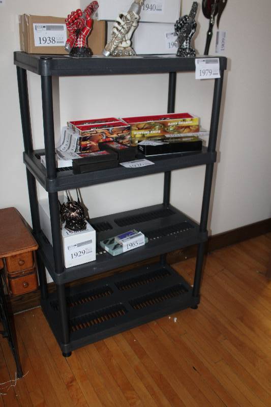 lot 1979 image: Lot of (2) 4-Shelf Display Racks