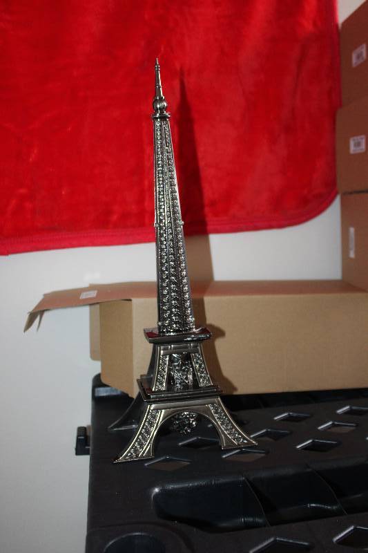 lot 1964 image: Eiffel Tower Hidden Knife