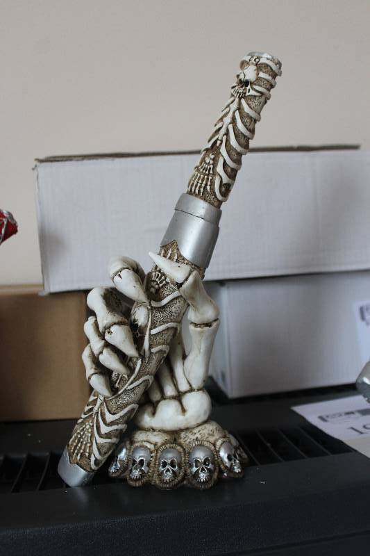 lot 1939 image: 12 Fantasy Skull Skeleton Hand Dagger Grip Of Death Dagger Knife