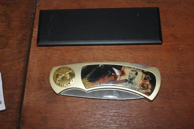 lot 1927 image: Jesse James Outlaw Jumbo 17in. Folding Knife