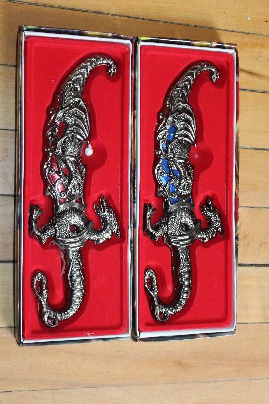 lot 1936 image: Lot of (2) Decorative Knives