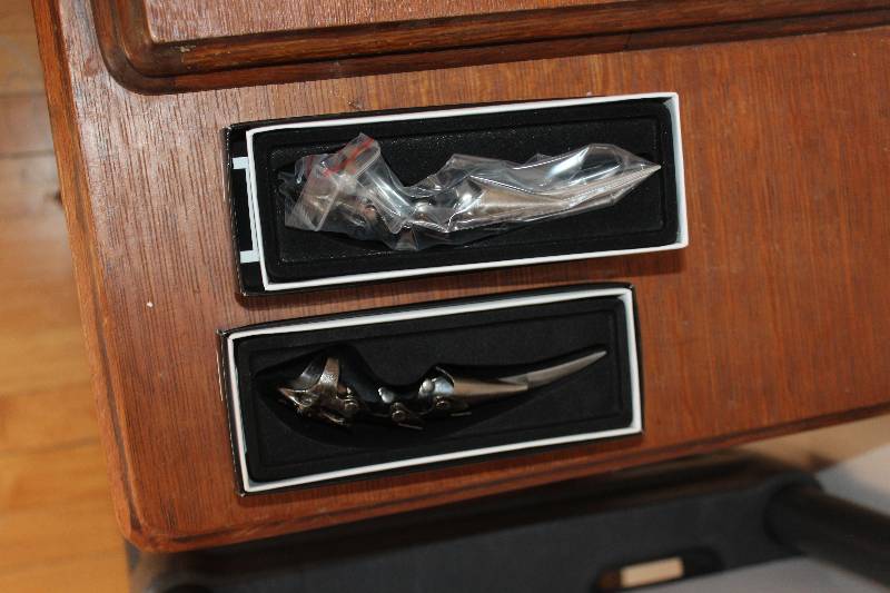 lot 1968 image: Lot of (2) Iron Beaver Claw w Boxes