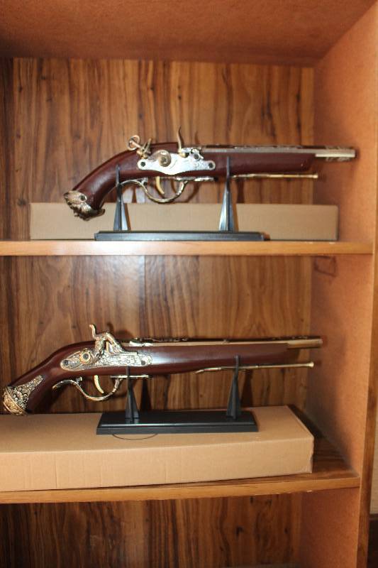 lot 1956 image: Lot of (3) Vintage Hand Guns w Display Stands