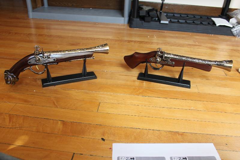 lot 1957 image: Lot of (3) Vintage Hand Guns w Display Stands