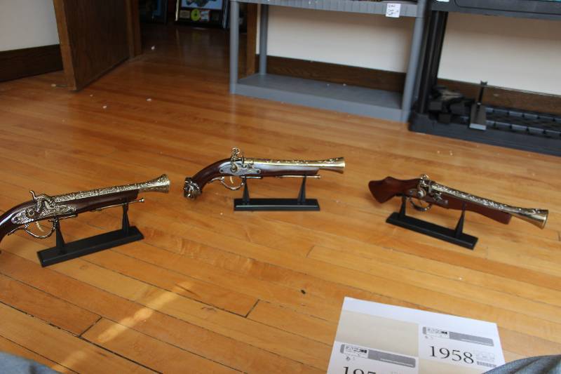 lot 1958 image: Lot of (3) Vintage Hand Guns w Display Stands