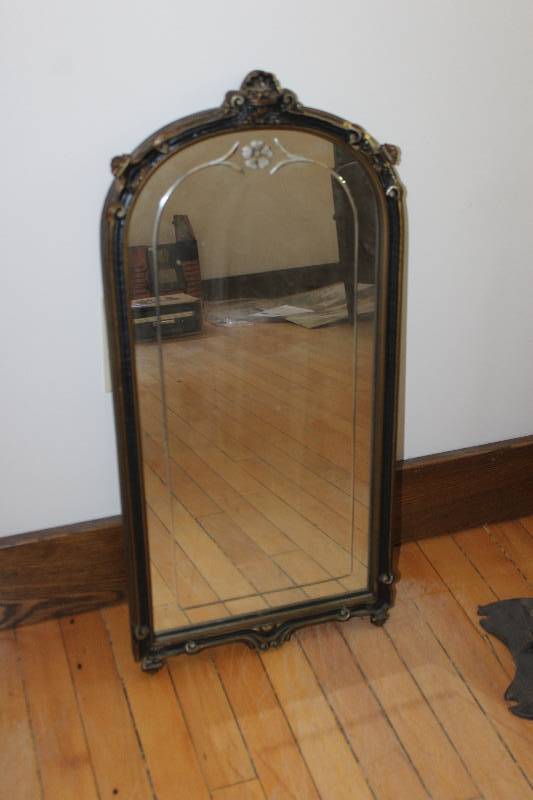 lot 2192 image: Decorative Framed Wall Mirror