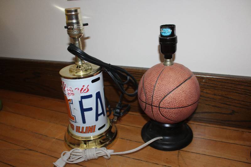 lot 2220 image: Lot of (2) Table Lamps