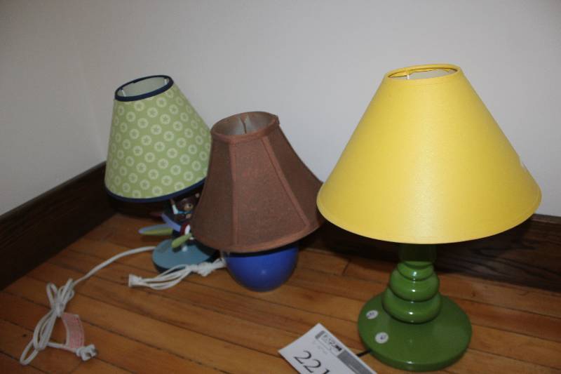 lot 2219 image: Lot of (3) Table Lamps