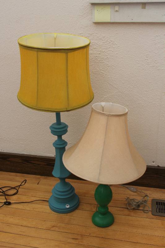 lot 2214 image: Lot of (2) Table Lamps