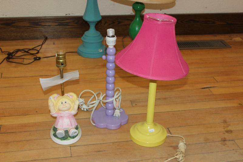 lot 2213 image: Lot of (3) Table Lamps