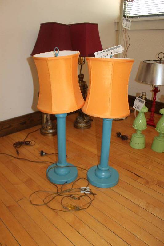 lot 2211 image: Lot of (2) Table Lamps