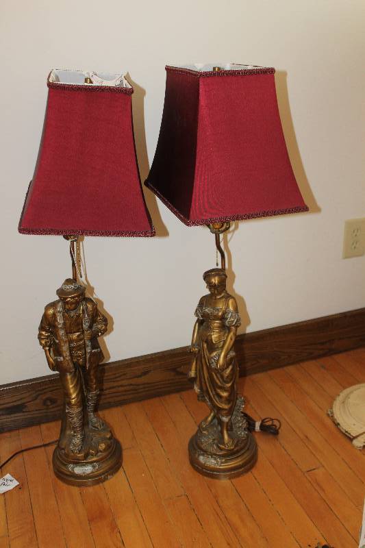 lot 2207 image: Lot of (2) Table Lamps