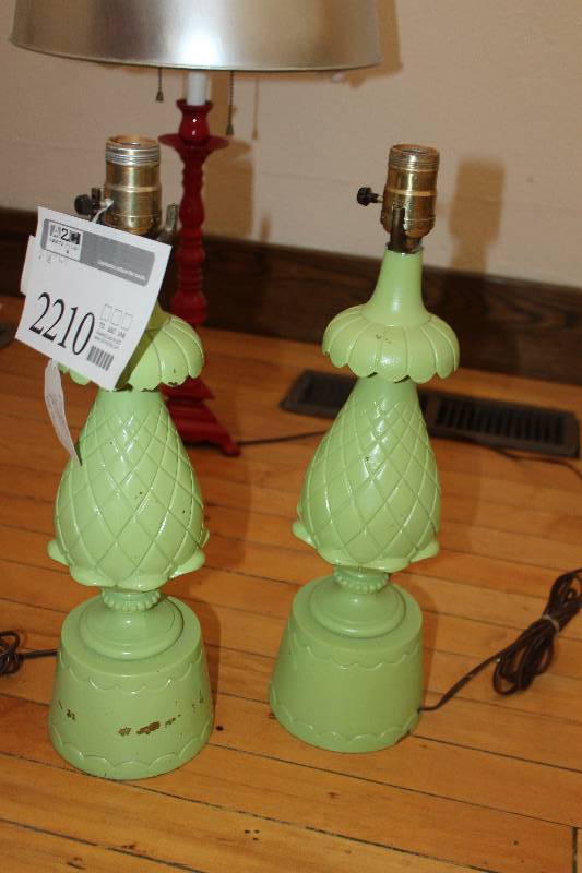lot 2210 image: Lot of (2) Table Lamps