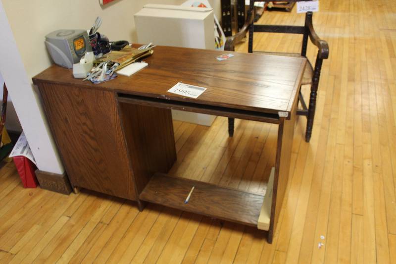 lot 1995 image: Wood Office Desk