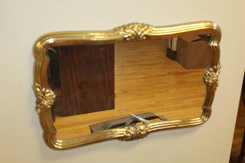 lot 2006 image: Decorative Wall Mirror