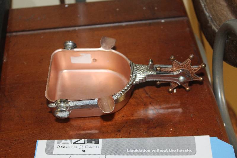 lot 2052 image: Spur Ash Tray