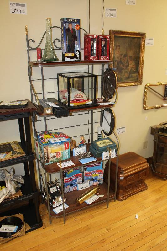 lot 1996 image: Metal Wire Display Rack