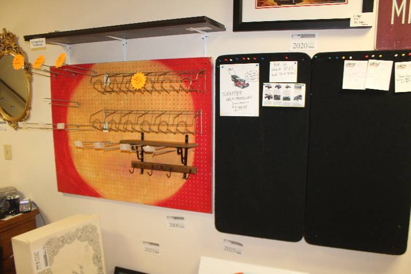 lot 2000 image: Peg Board, Display Board