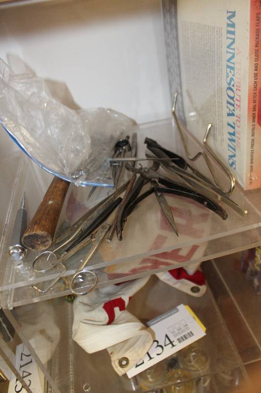 lot 2135 image: Lot of (Approximately 20) Medical Tools