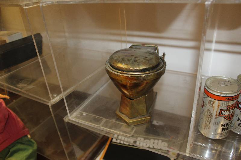 lot 2148 image: Musical Potty Ash Tray