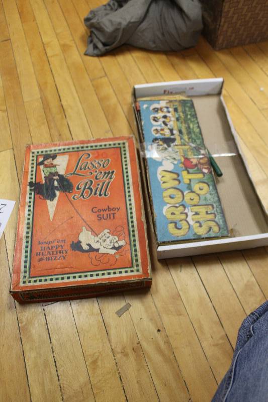 lot 2127 image: Vintage Lasso em Bill Cowboy Suit, Crow Shoot Arrow Gun