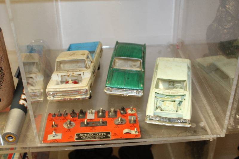 lot 2153 image: Scale Plastic Model Cars, Pickup